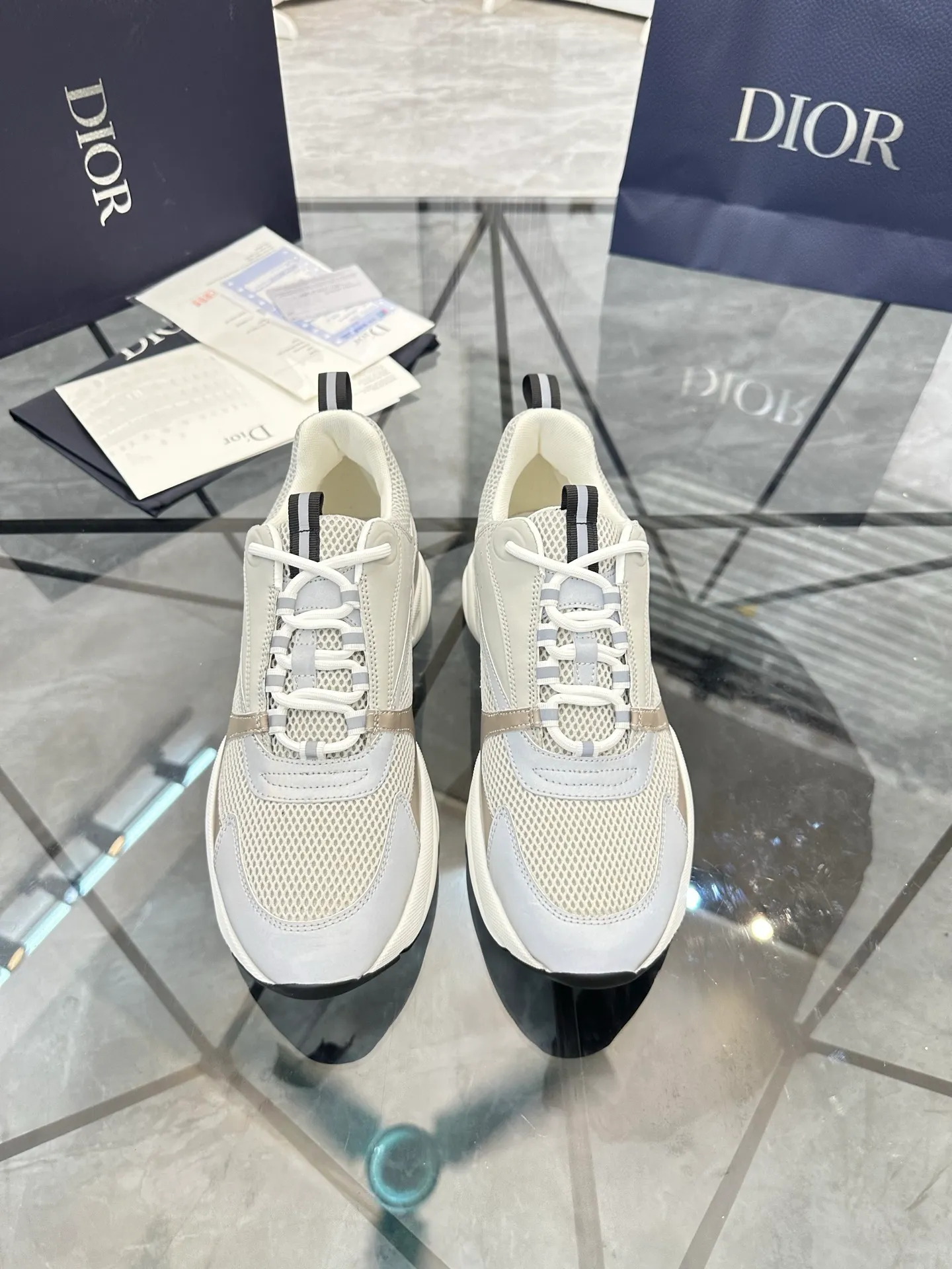 Men's shoes: 💰P460¥ Ready in Guangzhou, fully packaged Product trademark: Dior* "Dior*" low-top casual shoes Regular size: 38-46 (can be customized to 47) B22 Product materials: imported cowhide leather upper spliced ​​with original fabric, breathable lining, original outsole. Number: 920